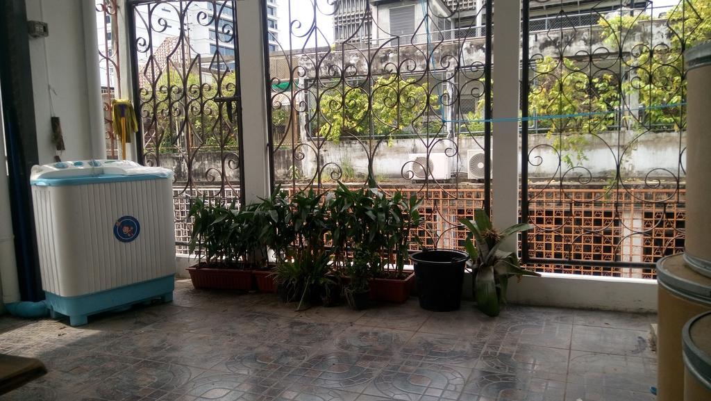 E&G Guest House Bangkok Exterior photo